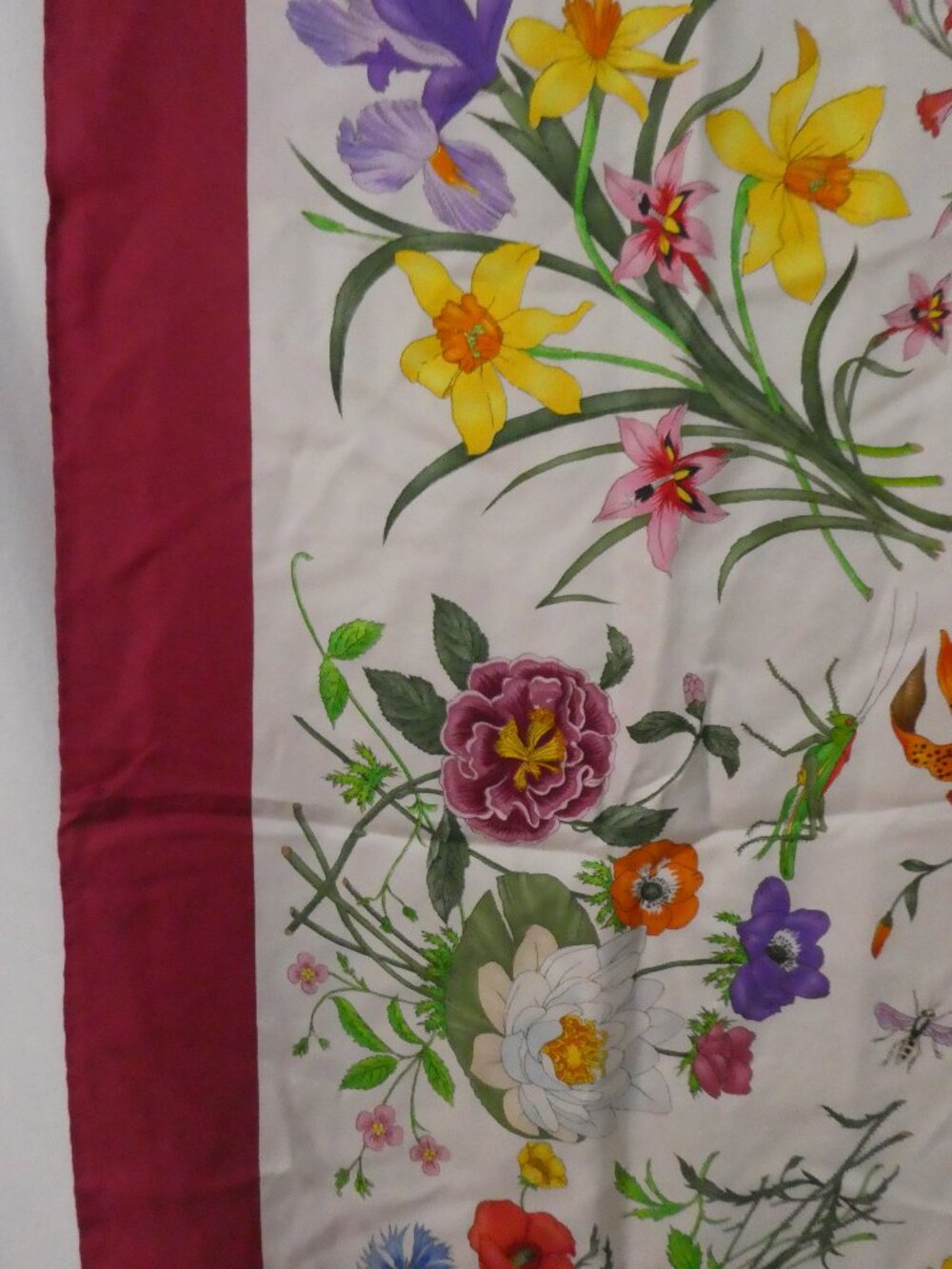 Vintage GUCCI Flora Silk Scarf Vittorio Accornero Burgundy Red Border - Picture 8 of 15